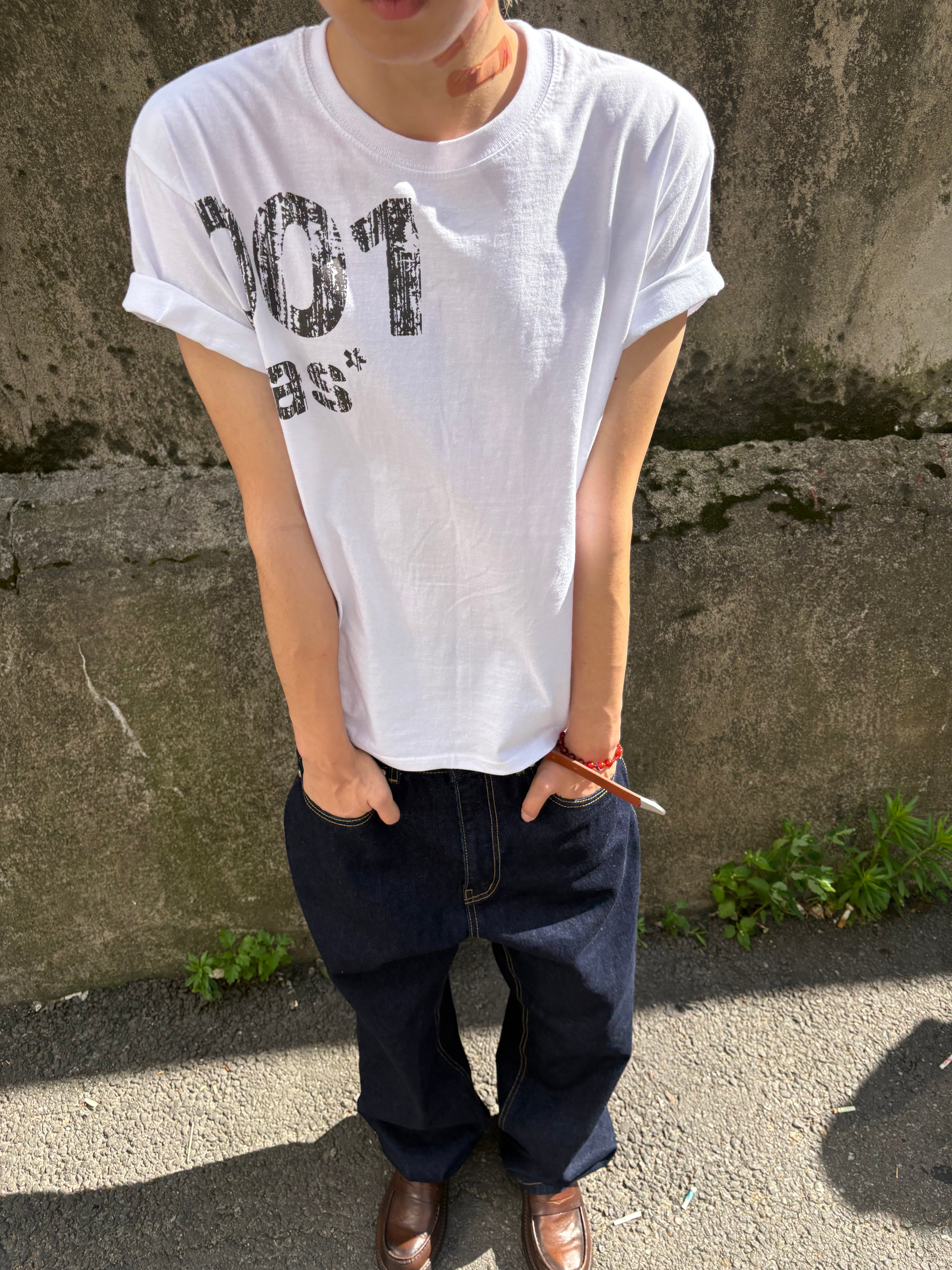 001 Crack Graphic Semi-Crop T-Shirt