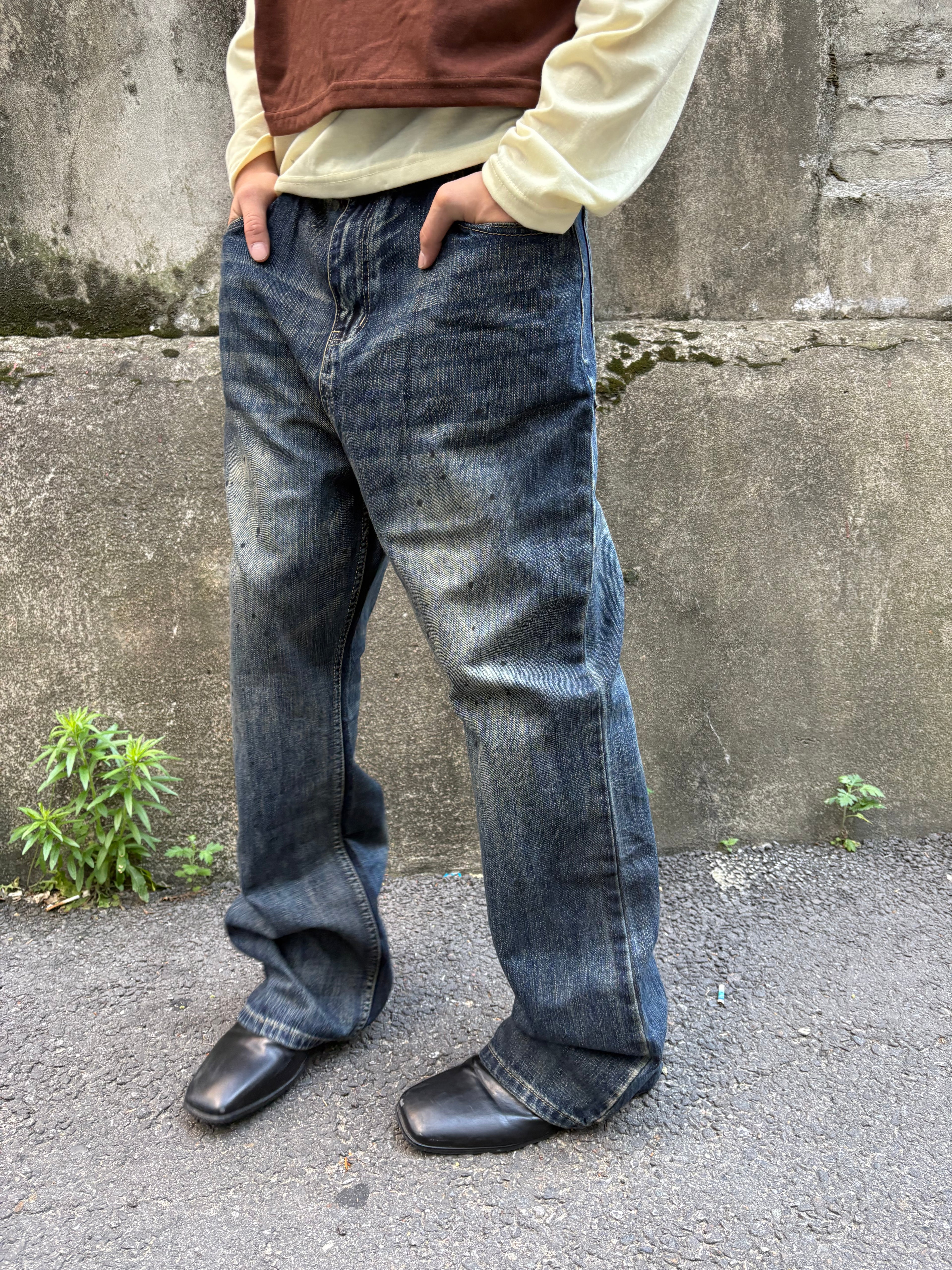 Oil-Wash Semi-Flare Jeans