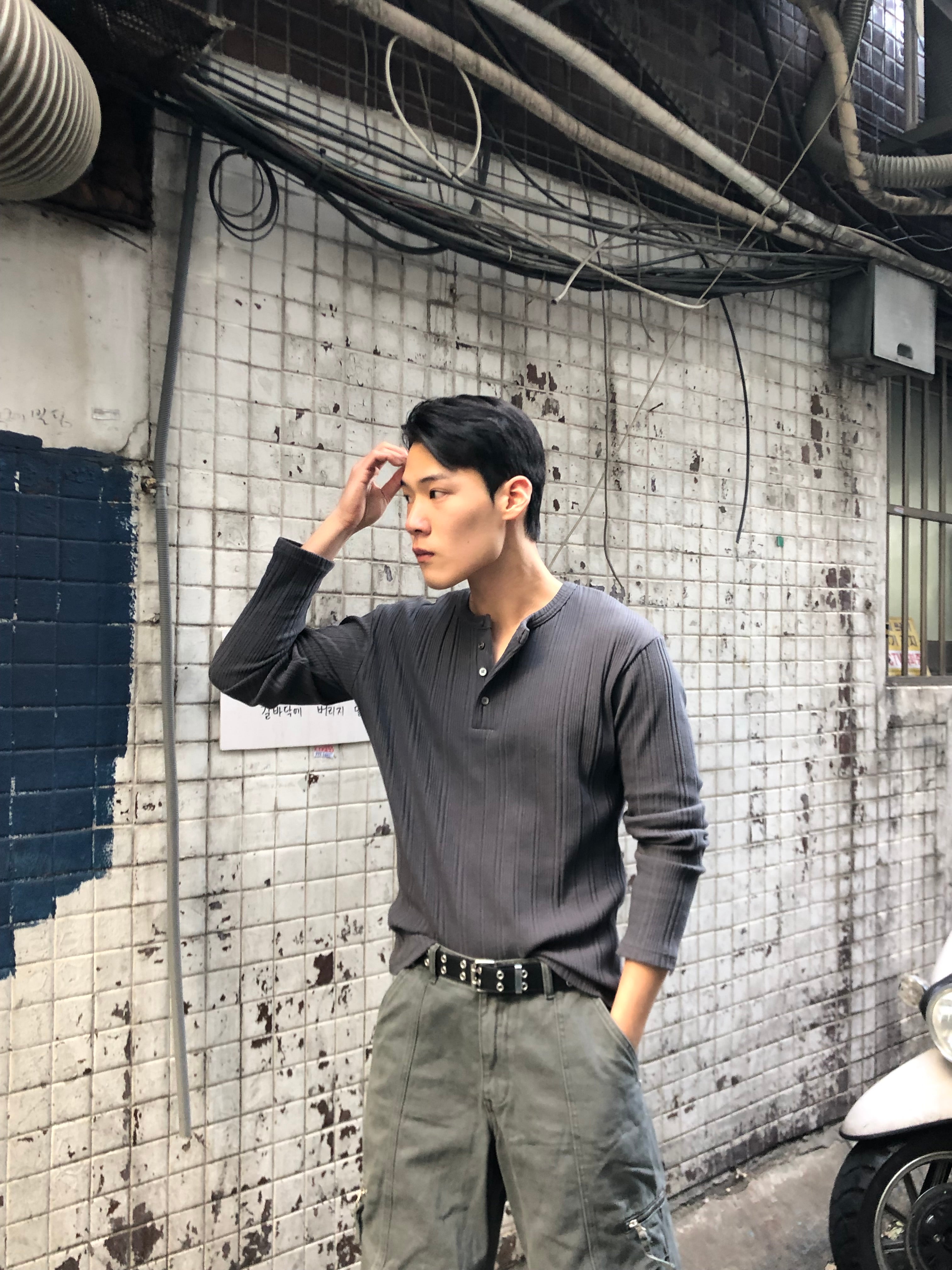 Slim Rib-Knit Henley Top(Gray)