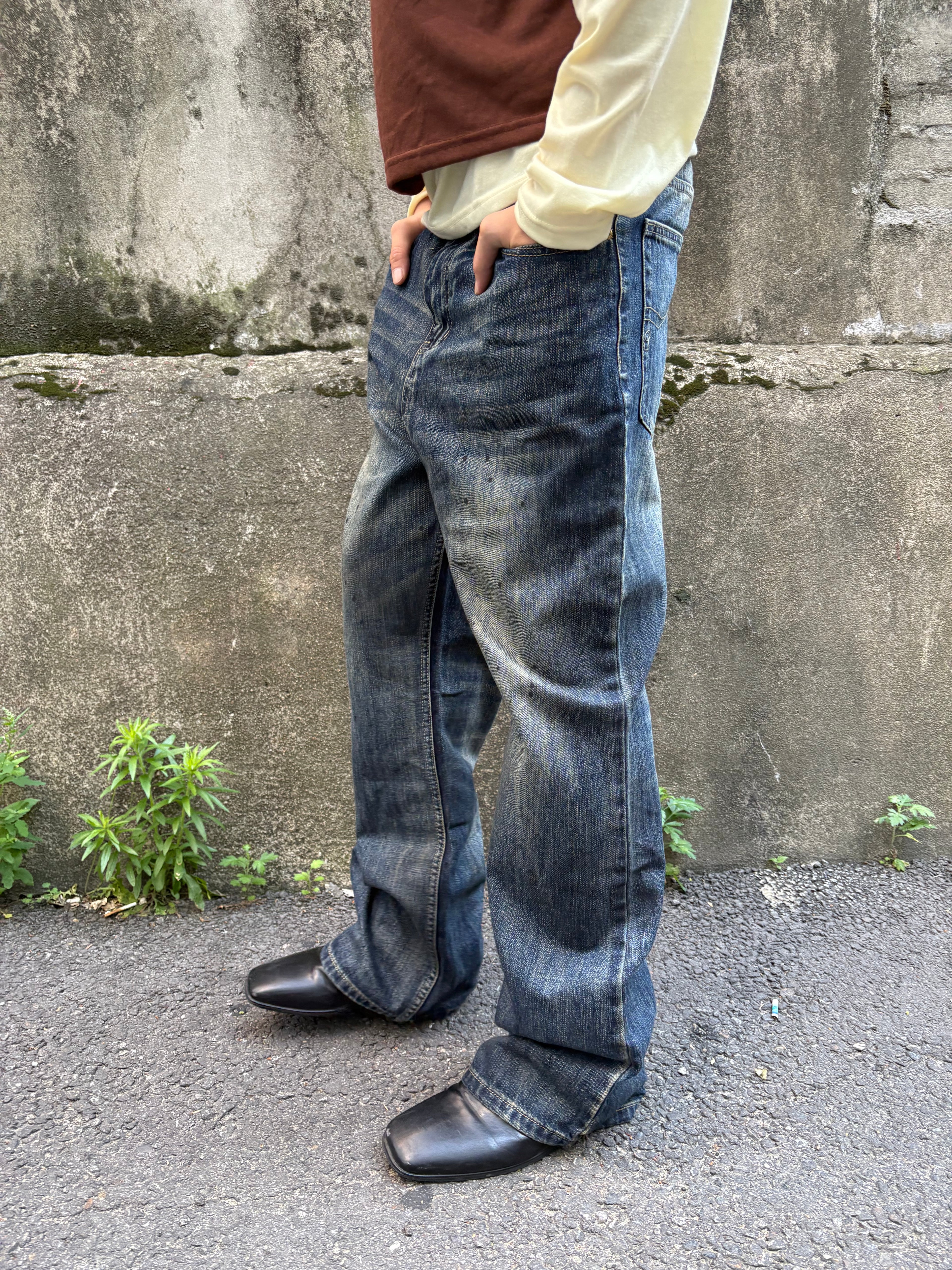 Oil-Wash Semi-Flare Jeans