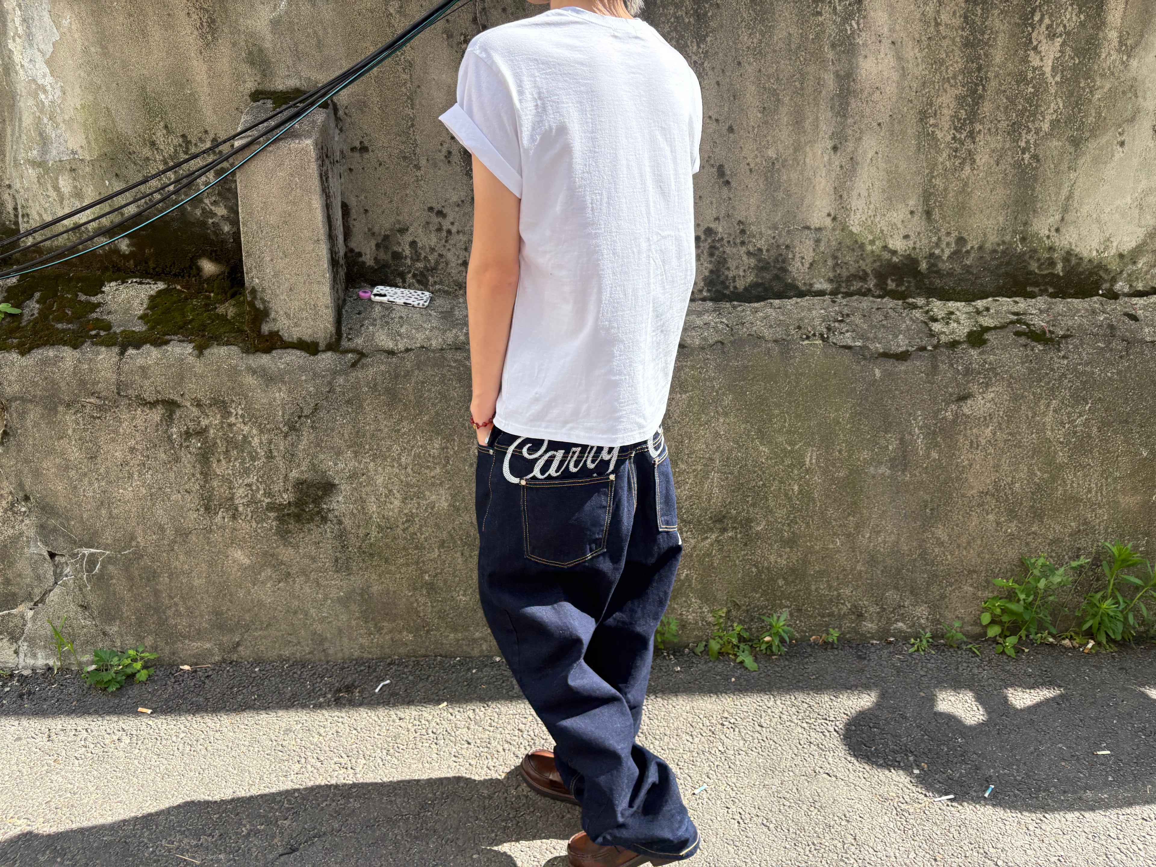 001 Crack Graphic Semi-Crop T-Shirt