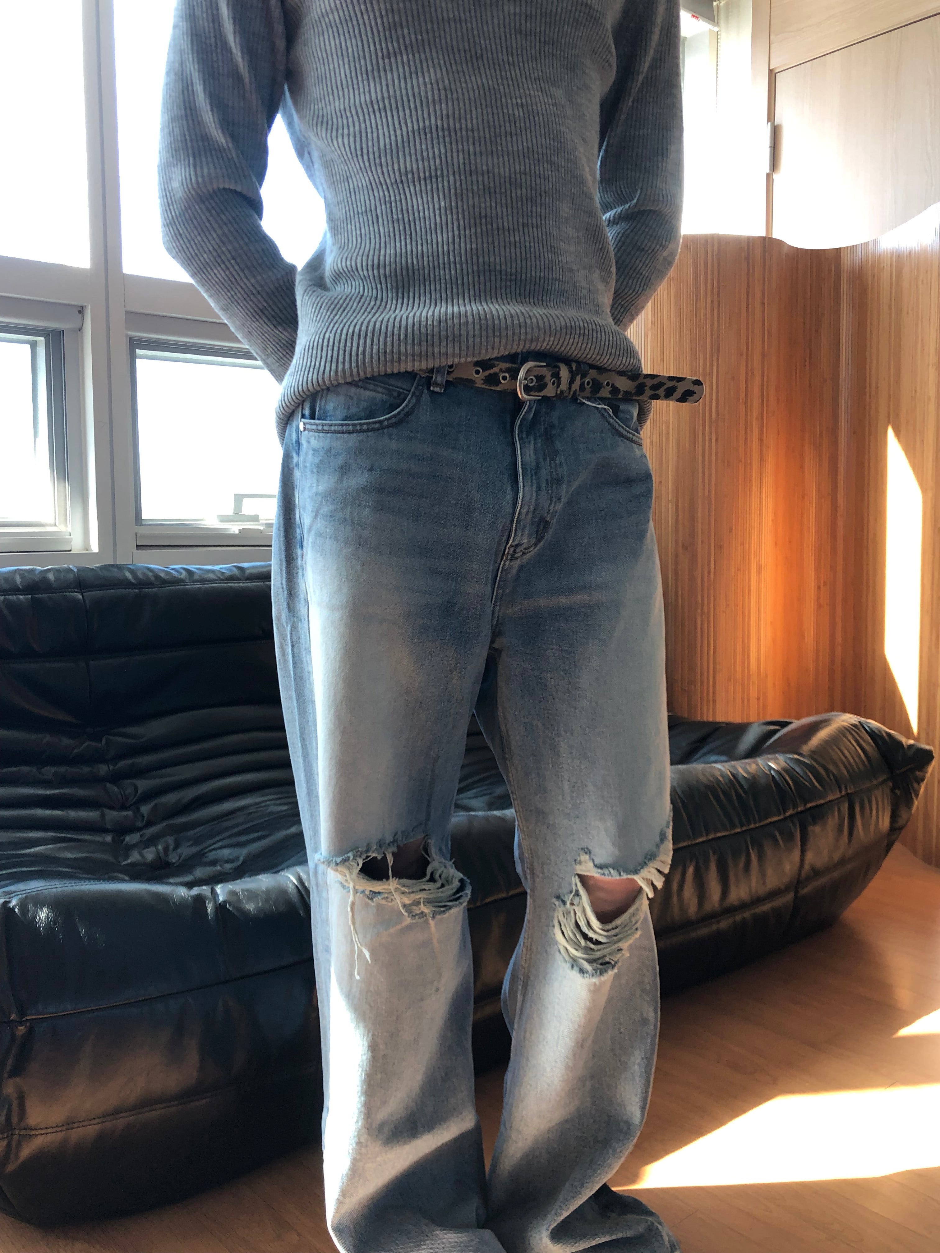 Milk‑Wash Distressed Wide Jeans