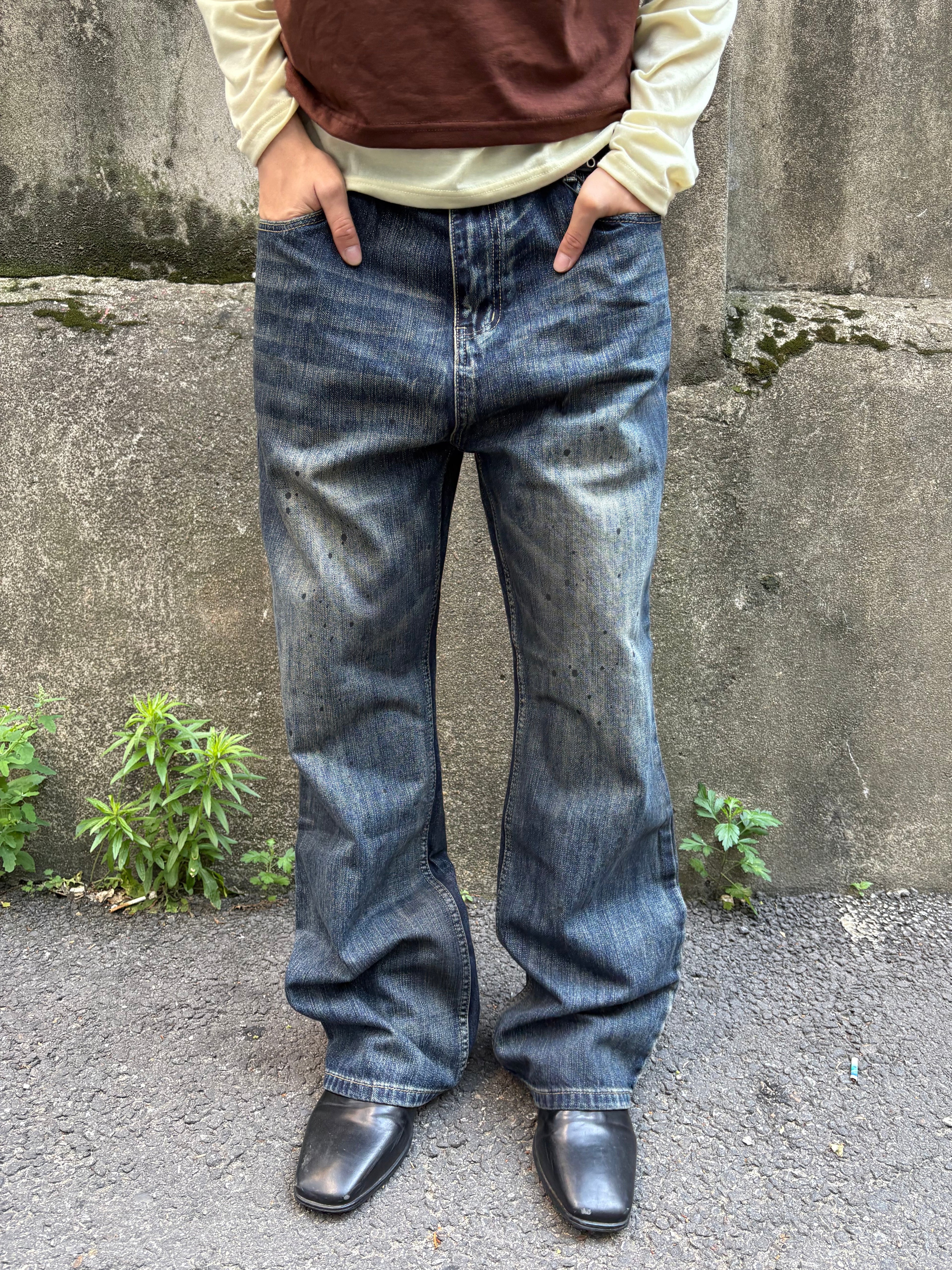 Oil-Wash Semi-Flare Jeans
