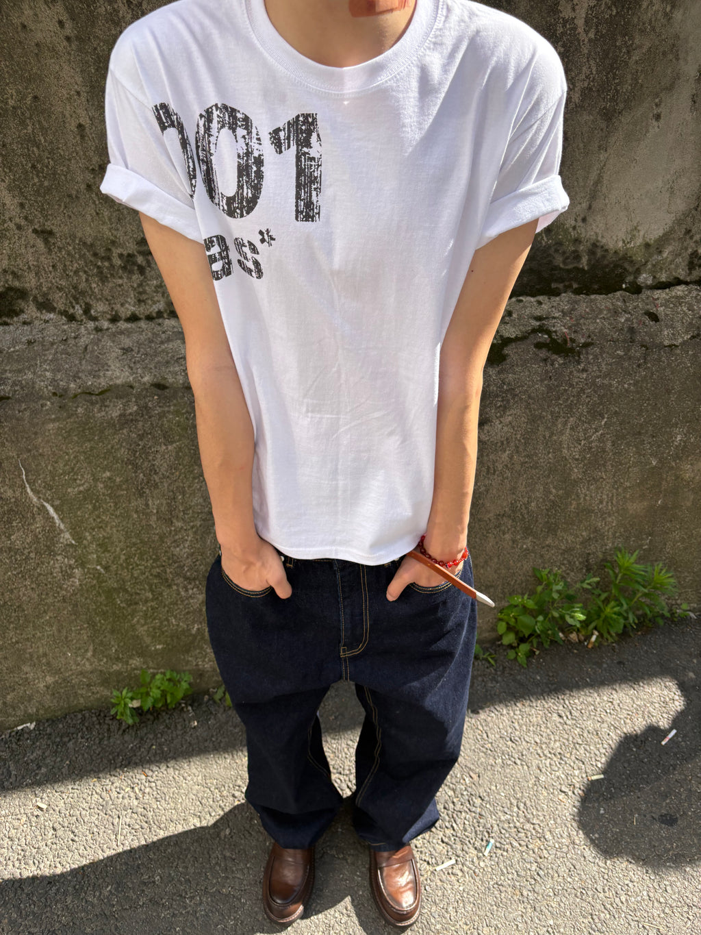 001 Crack Graphic Semi-Crop T-Shirt