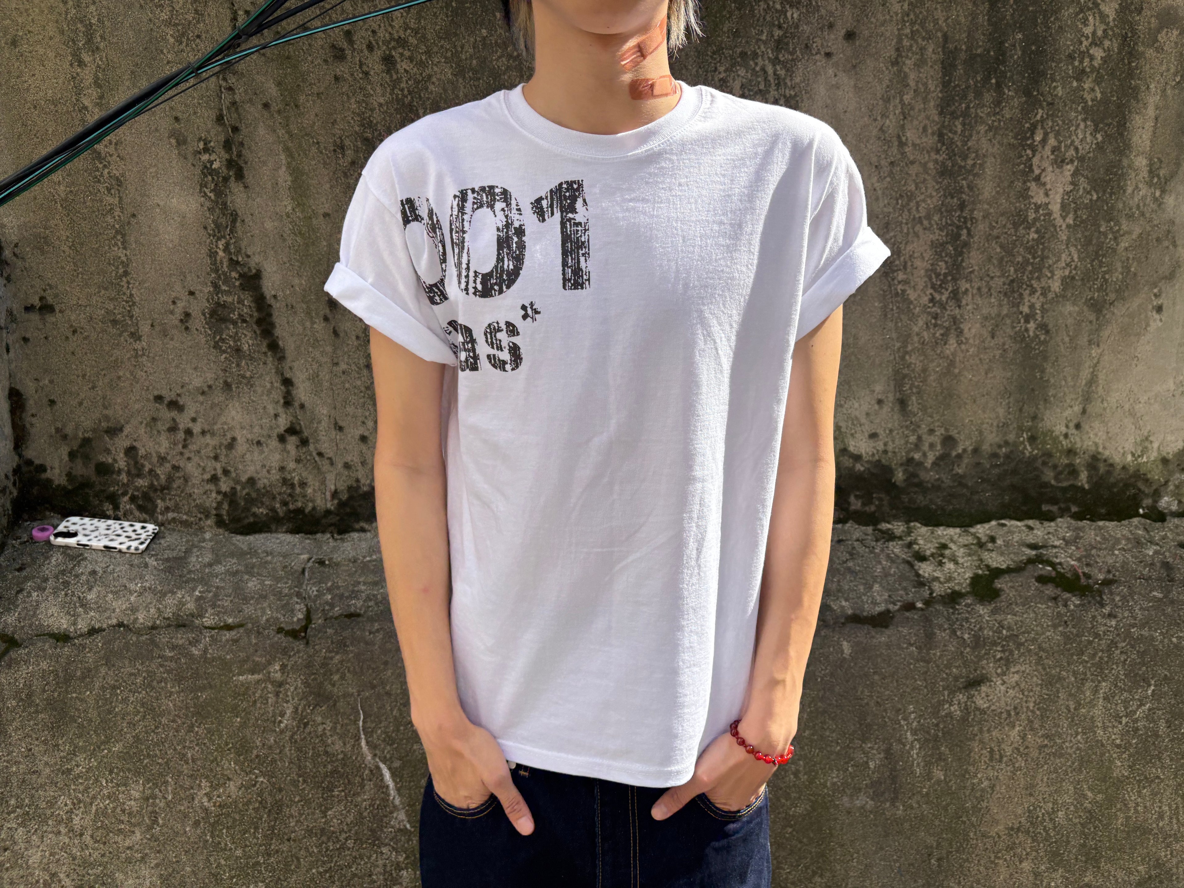 001 Crack Graphic Semi-Crop T-Shirt