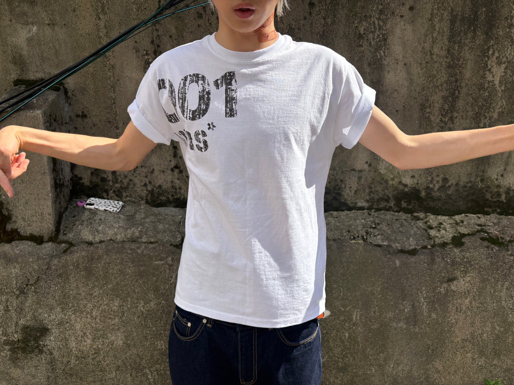 001 Crack Graphic Semi-Crop T-Shirt