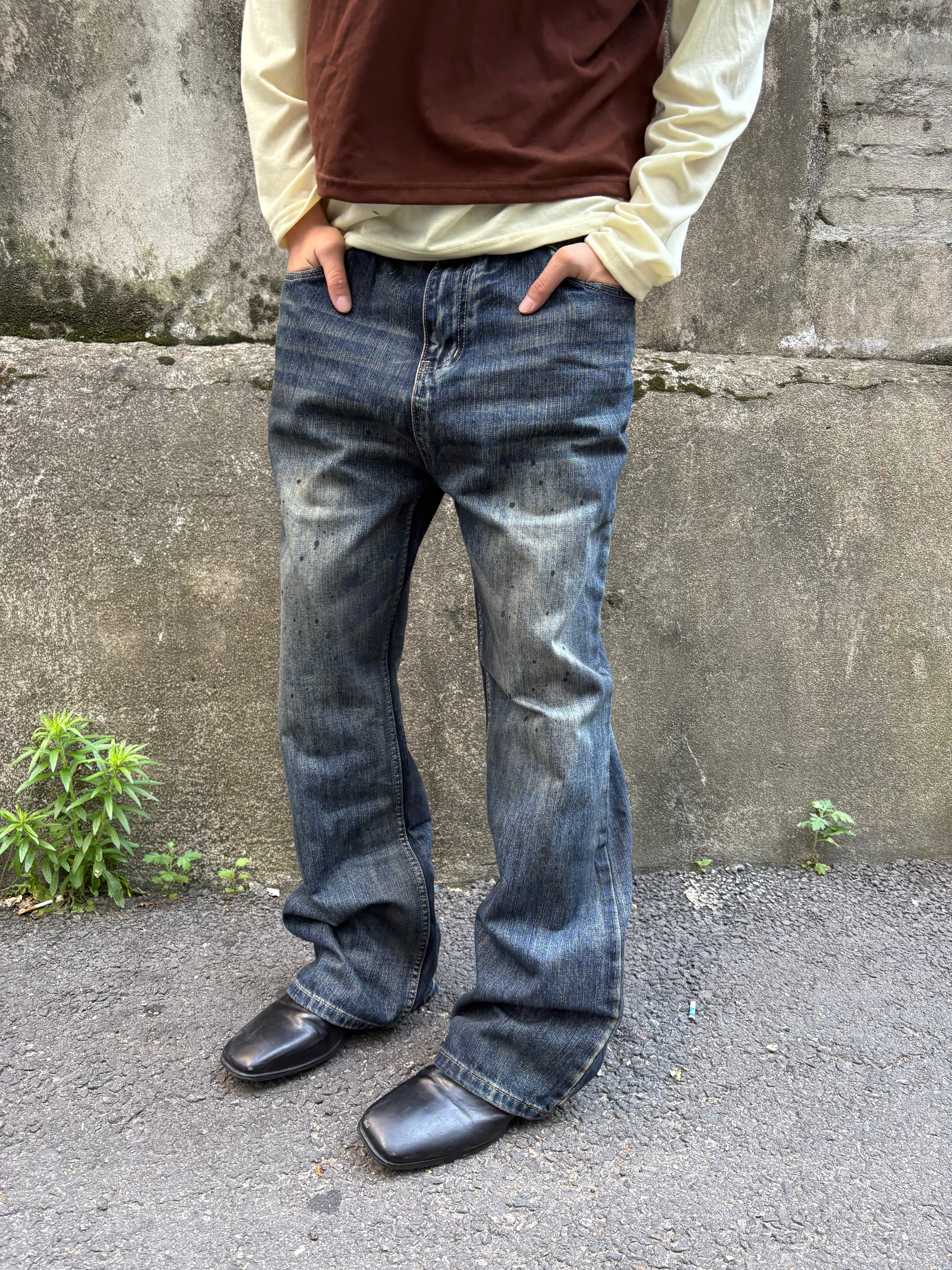 Oil-Wash Semi-Flare Jeans