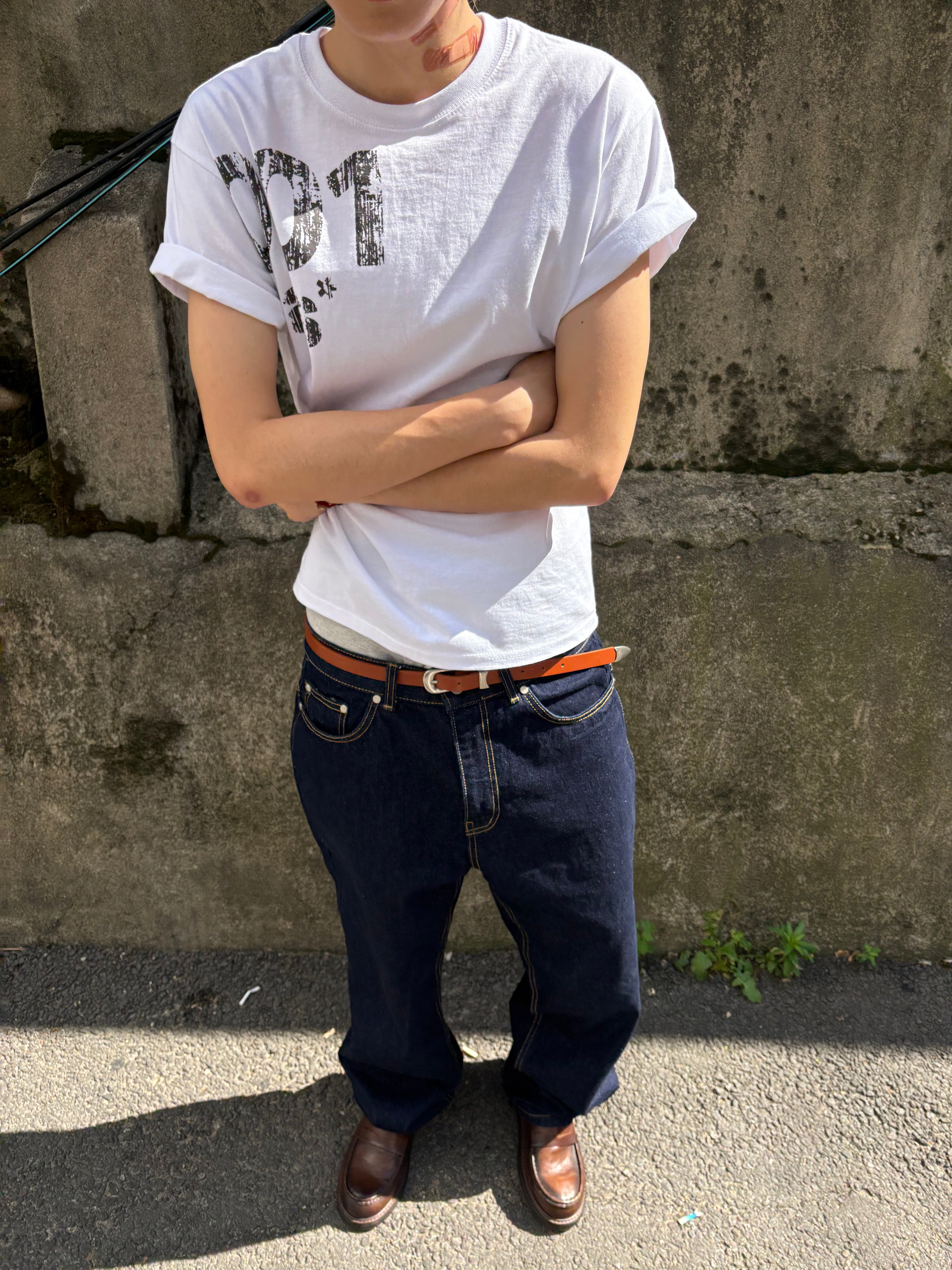 001 Crack Graphic Semi-Crop T-Shirt