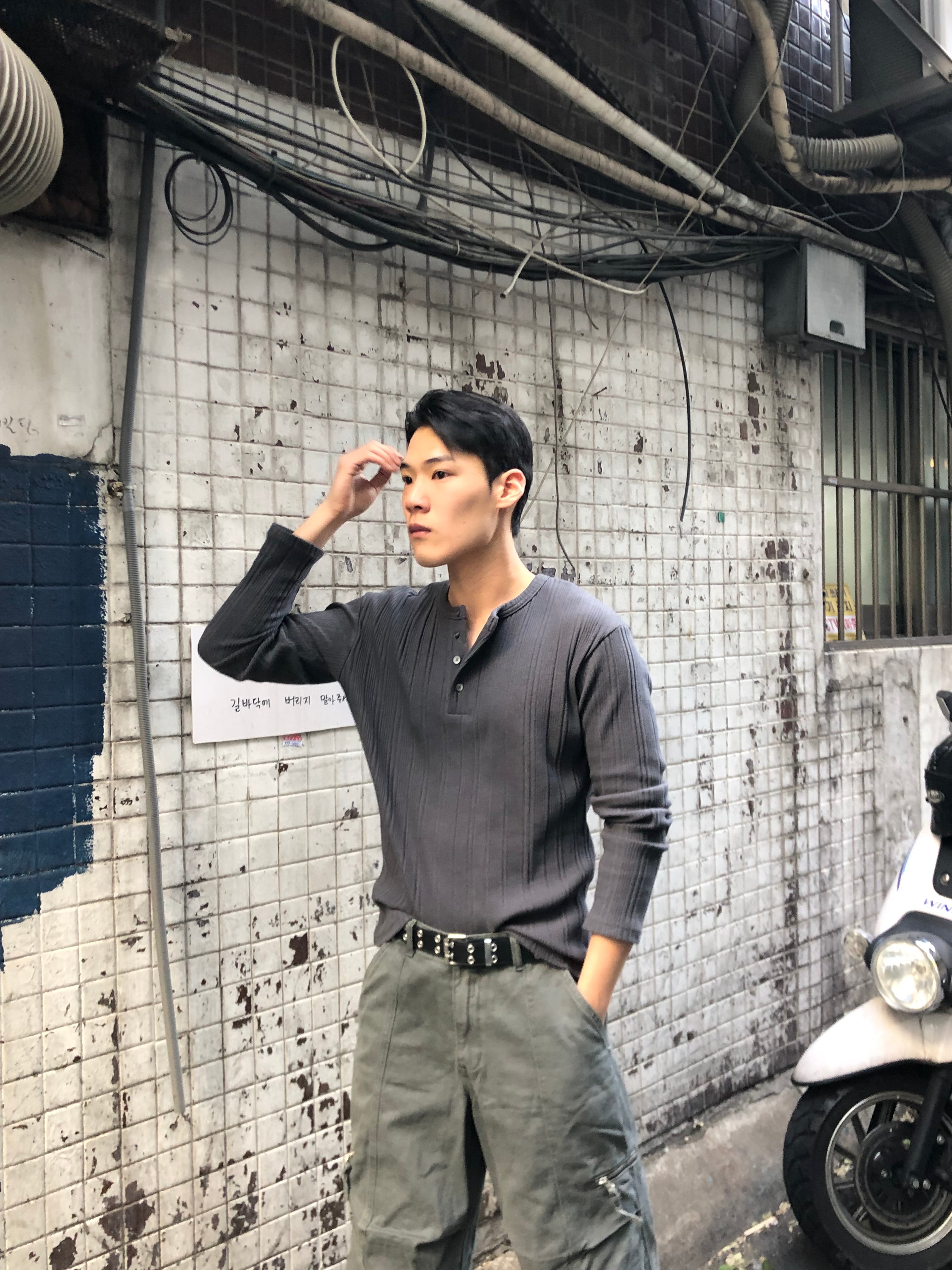 Slim Rib-Knit Henley Top(Gray)