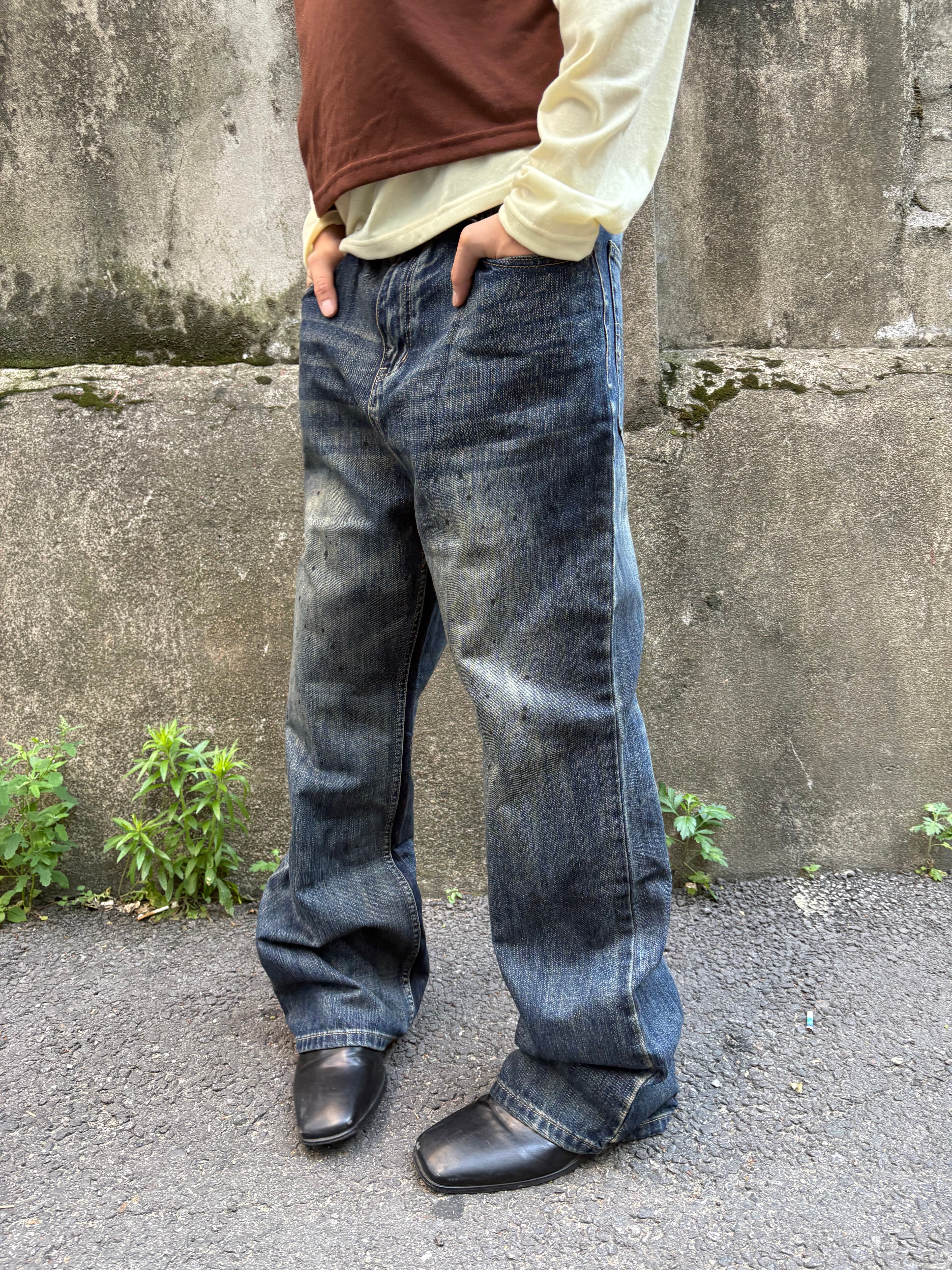 Oil-Wash Semi-Flare Jeans