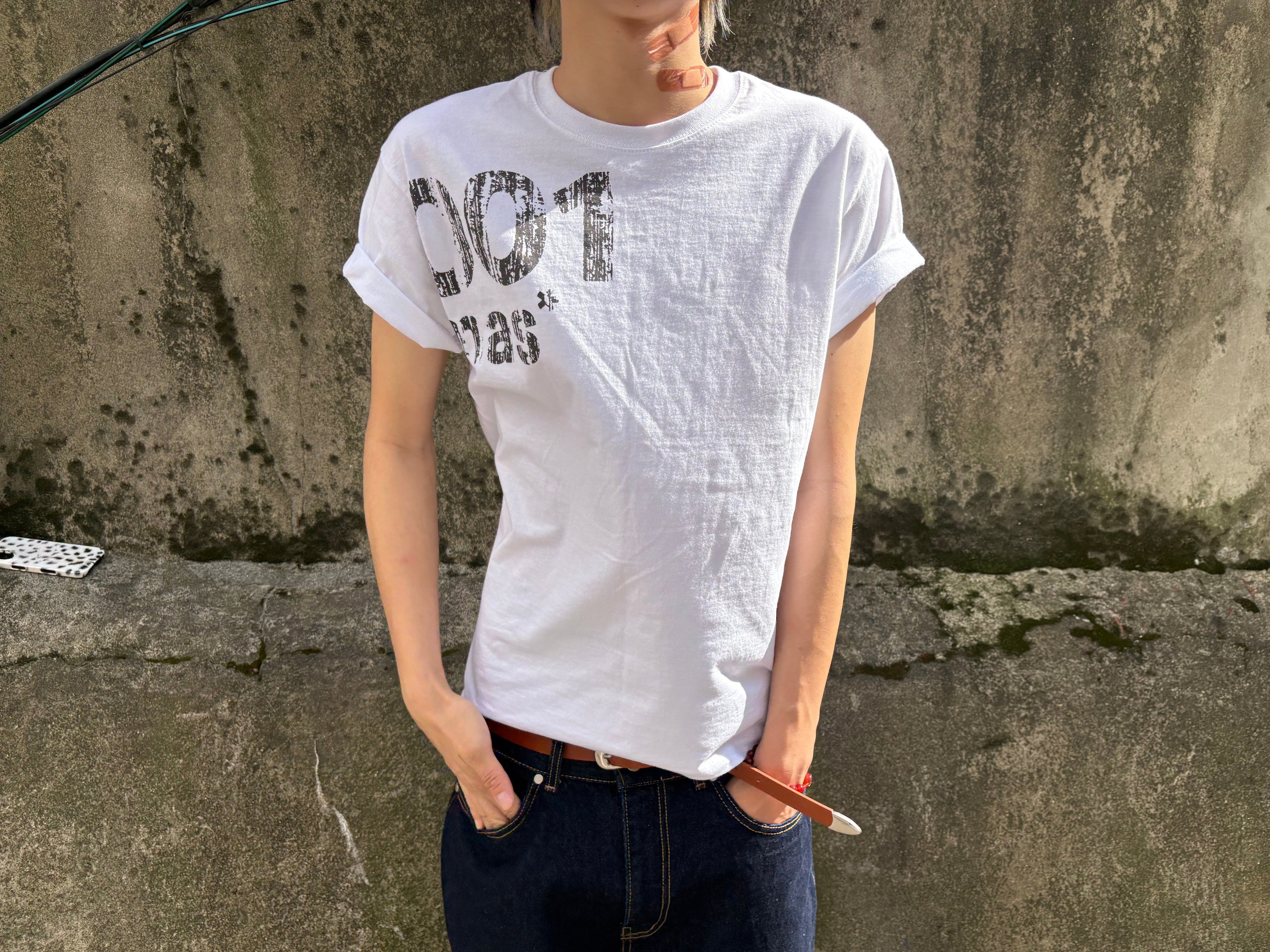 001 Crack Graphic Semi-Crop T-Shirt
