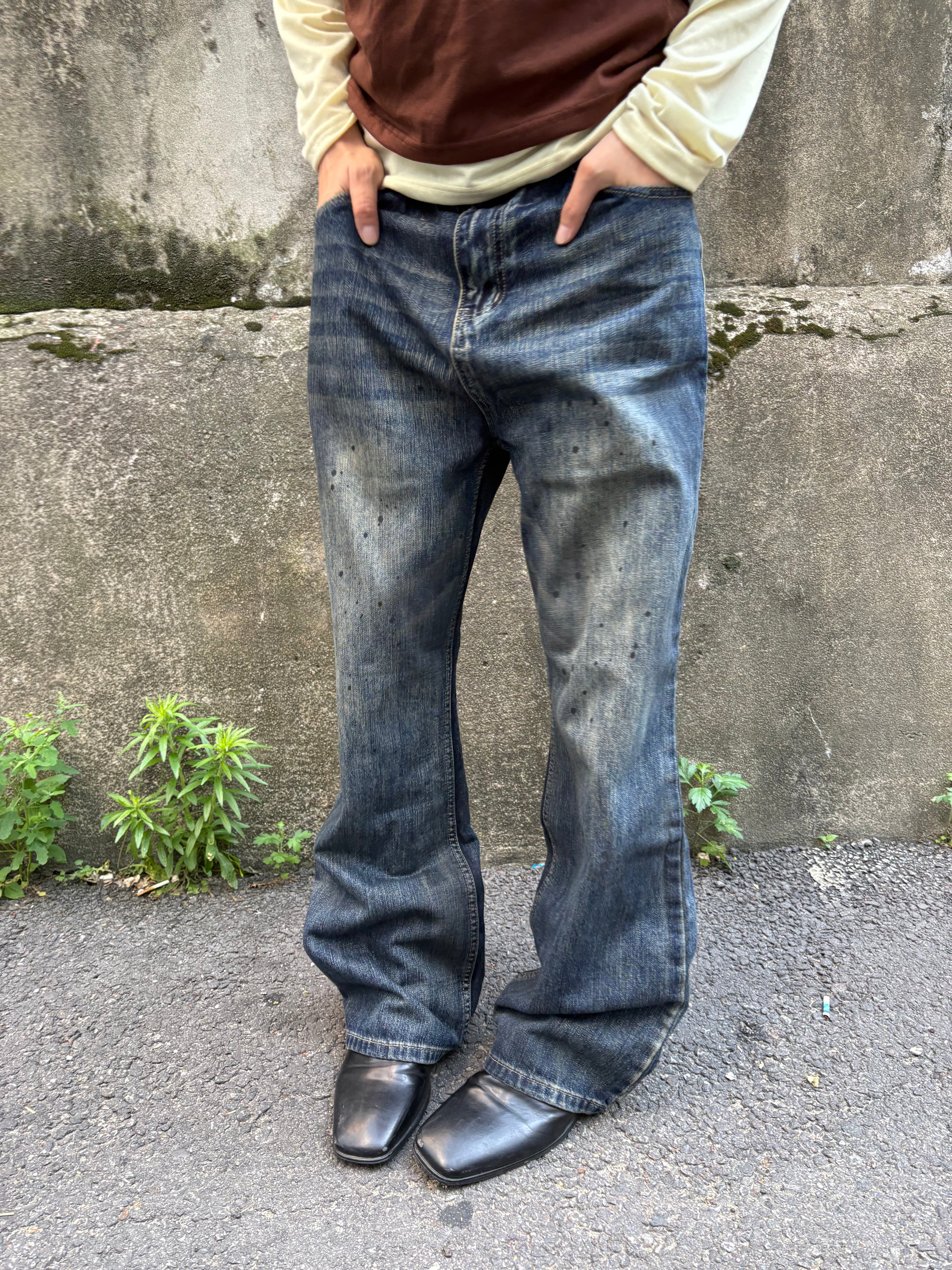 Oil-Wash Semi-Flare Jeans
