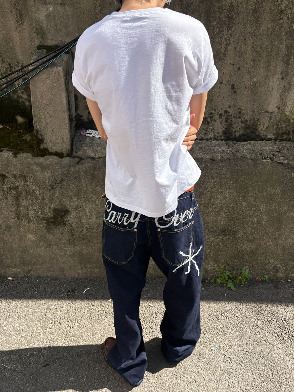 001 Crack Graphic Semi-Crop T-Shirt