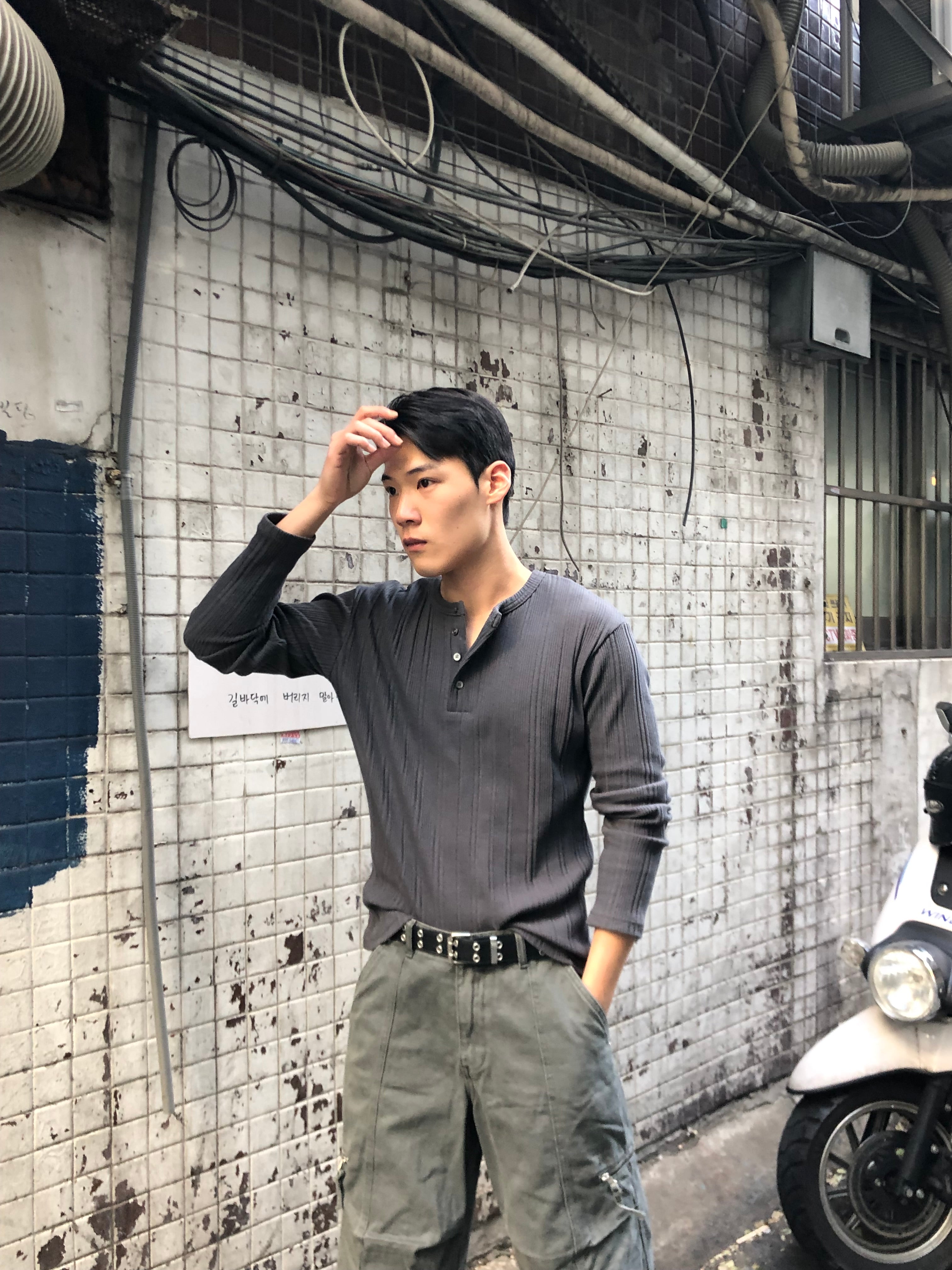 Slim Rib-Knit Henley Top(Gray)