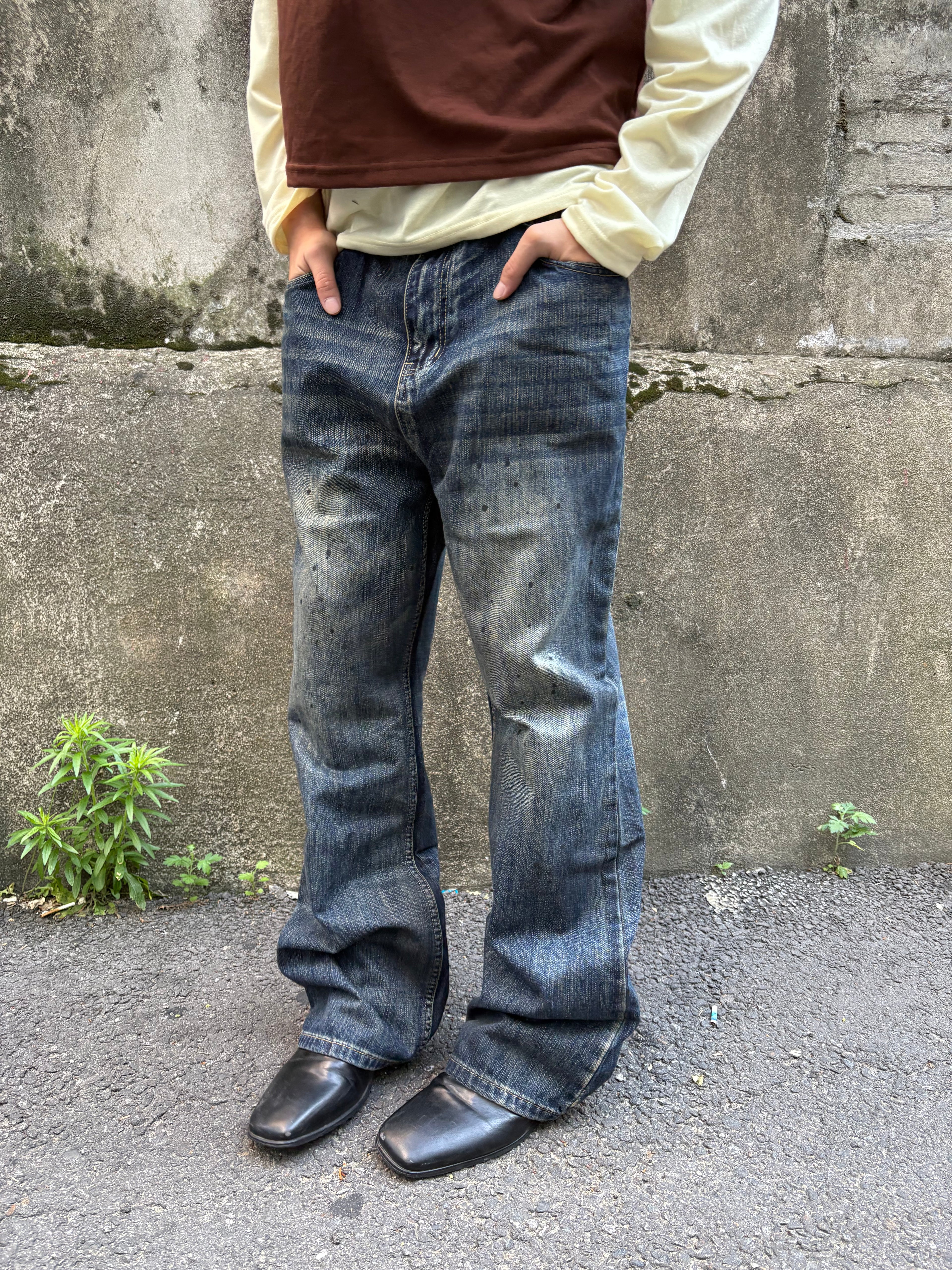 Oil-Wash Semi-Flare Jeans