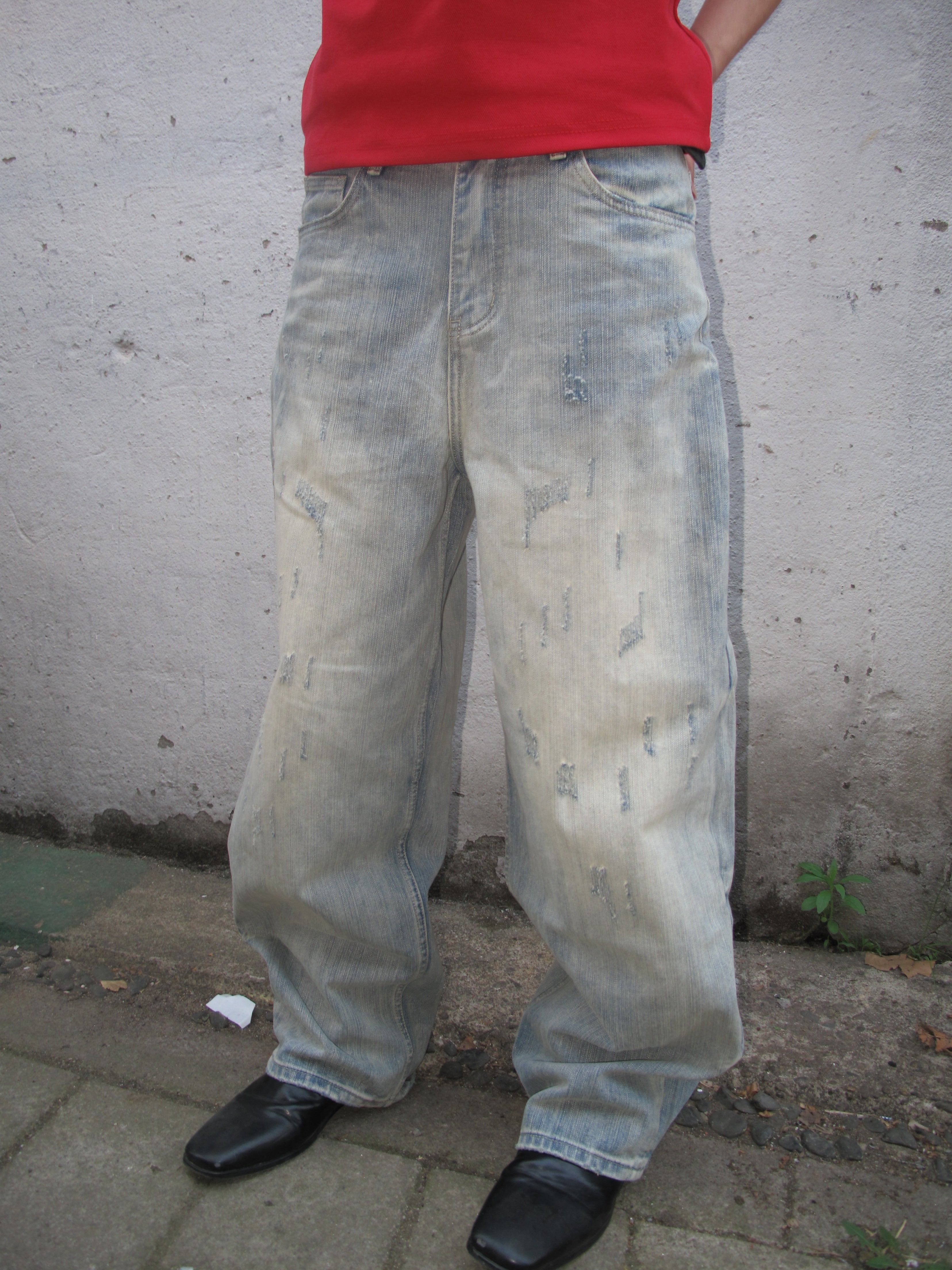 Yellow-Tint Washed Wide Jeans